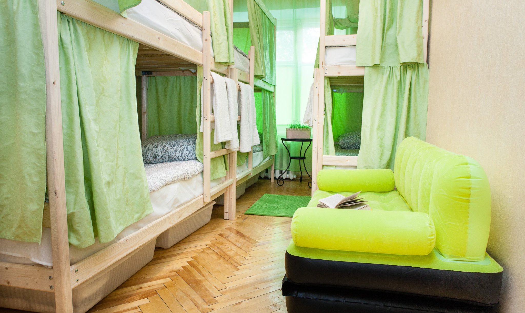 помещение под хостел. красивое общежитие. хостел оазис москва. помещение под хостел москва. хостел метро домодедово.